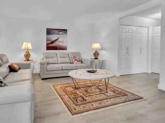 358 Waterloo Ave #205