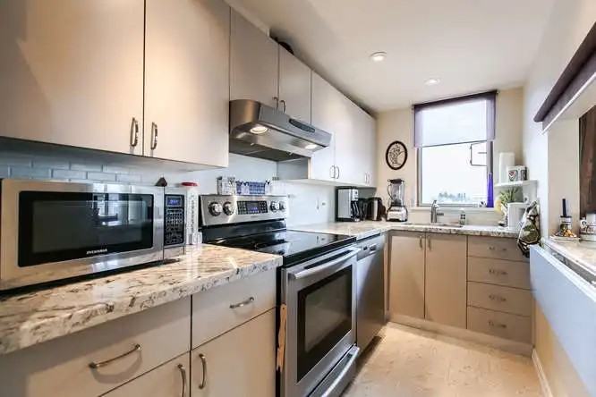 15111 Russell Ave #512 - Photo 3 of 9