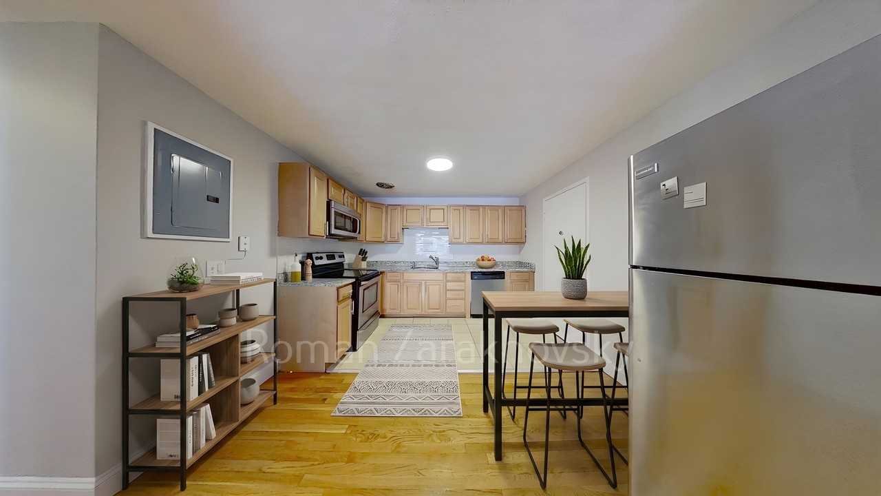 216 Babcock St #2G