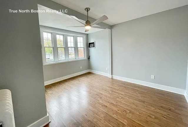 826 Fellsway - Photo 6 of 13