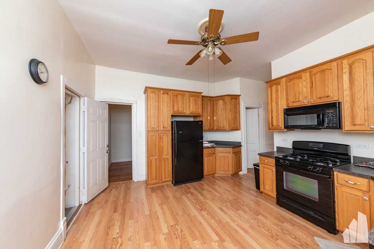 3300 S Racine Ave #3 - Photo 3 of 18