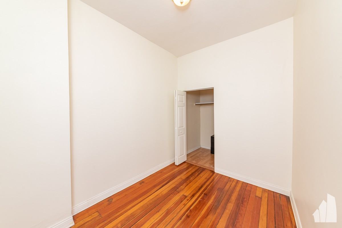 3300 S Racine Ave #3 - Photo 4 of 18