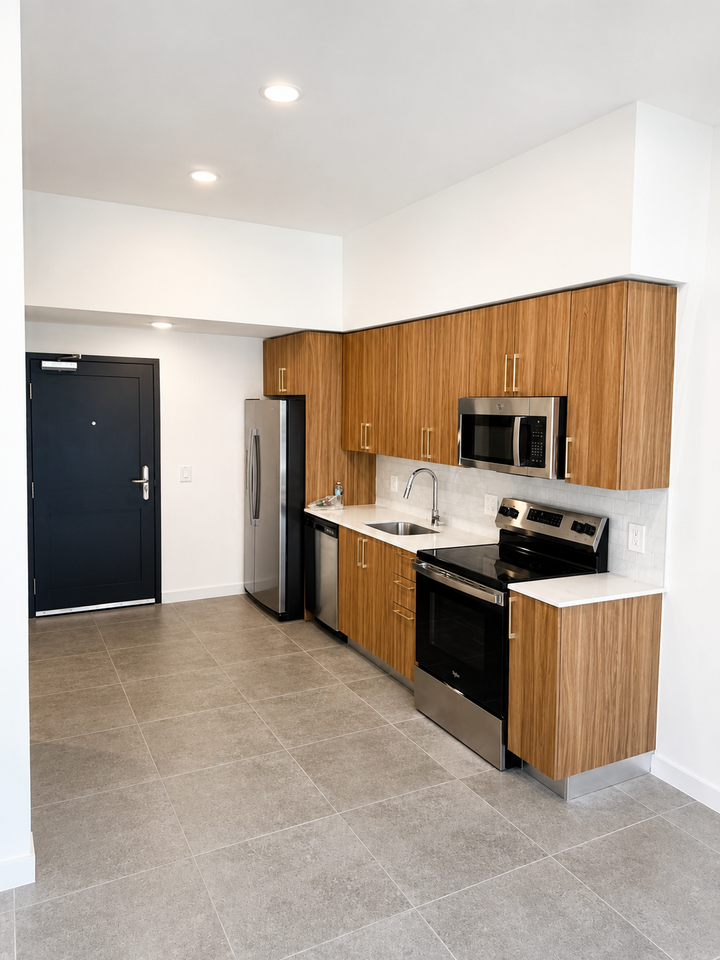 2001 Van Buren St #692