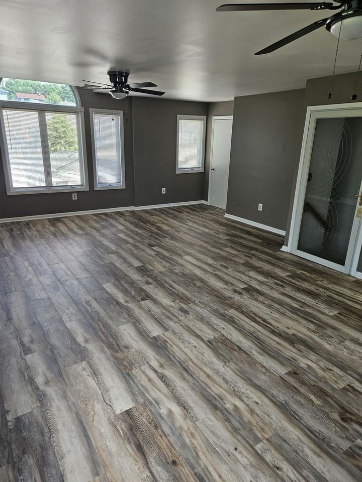 5221 Grand Ave - Photo 4 of 11