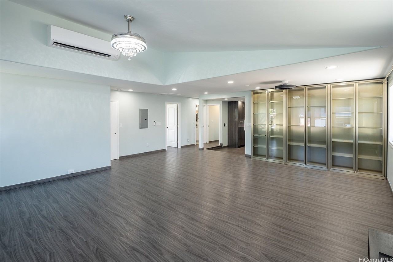 925 Pilialo St - Photo 4 of 20