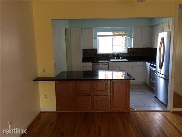 617 N Fox Hills Dr - Photo 2 of 7