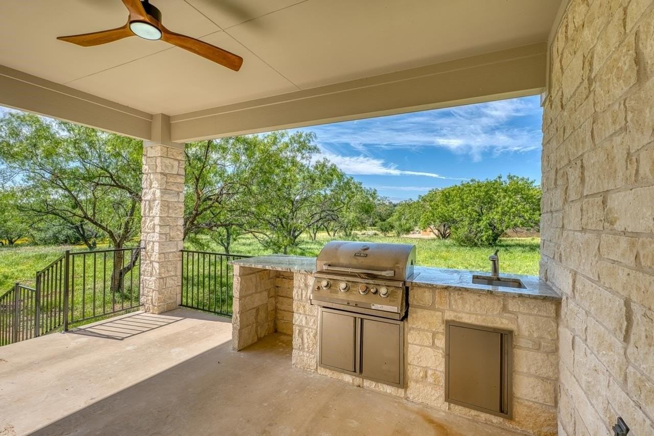 3217 Douglas Dr - Photo 2 of 24