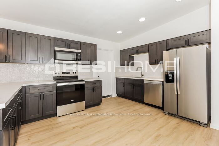 1314 E Del Rio Dr - Photo 2 of 23