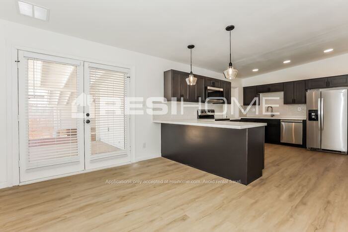 1314 E Del Rio Dr - Photo 3 of 23