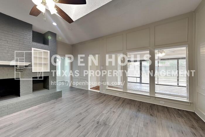 1914 Oakbluff Dr - Photo 4 of 21