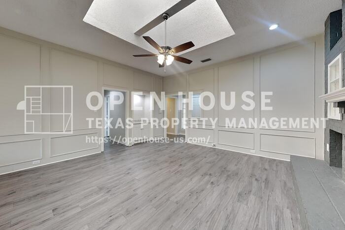 1914 Oakbluff Dr - Photo 5 of 21