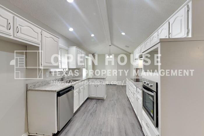 1914 Oakbluff Dr - Photo 6 of 21
