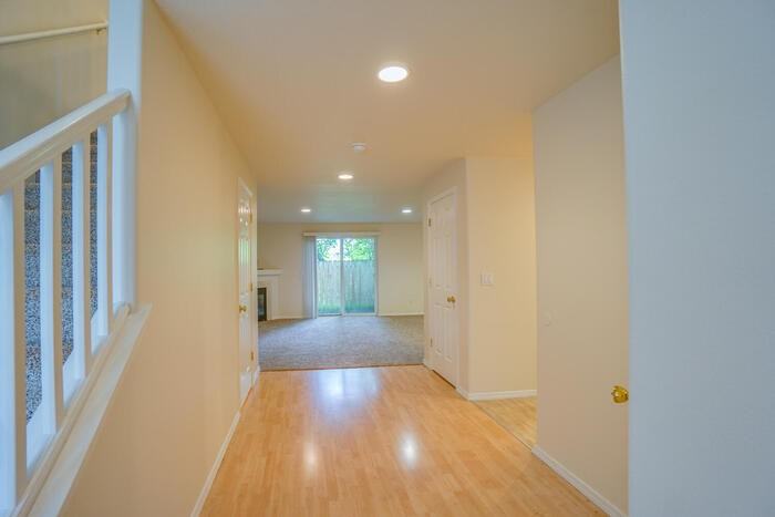 13911 Ne 7th Ct - Photo 6 of 36