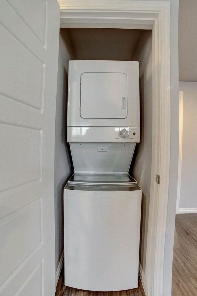 2639 E 10th St #04 - Photo 6 of 23