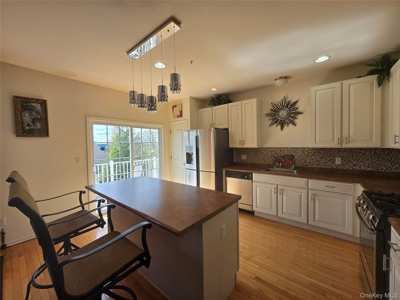 913 Hawthorn Way - Photo 7 of 19