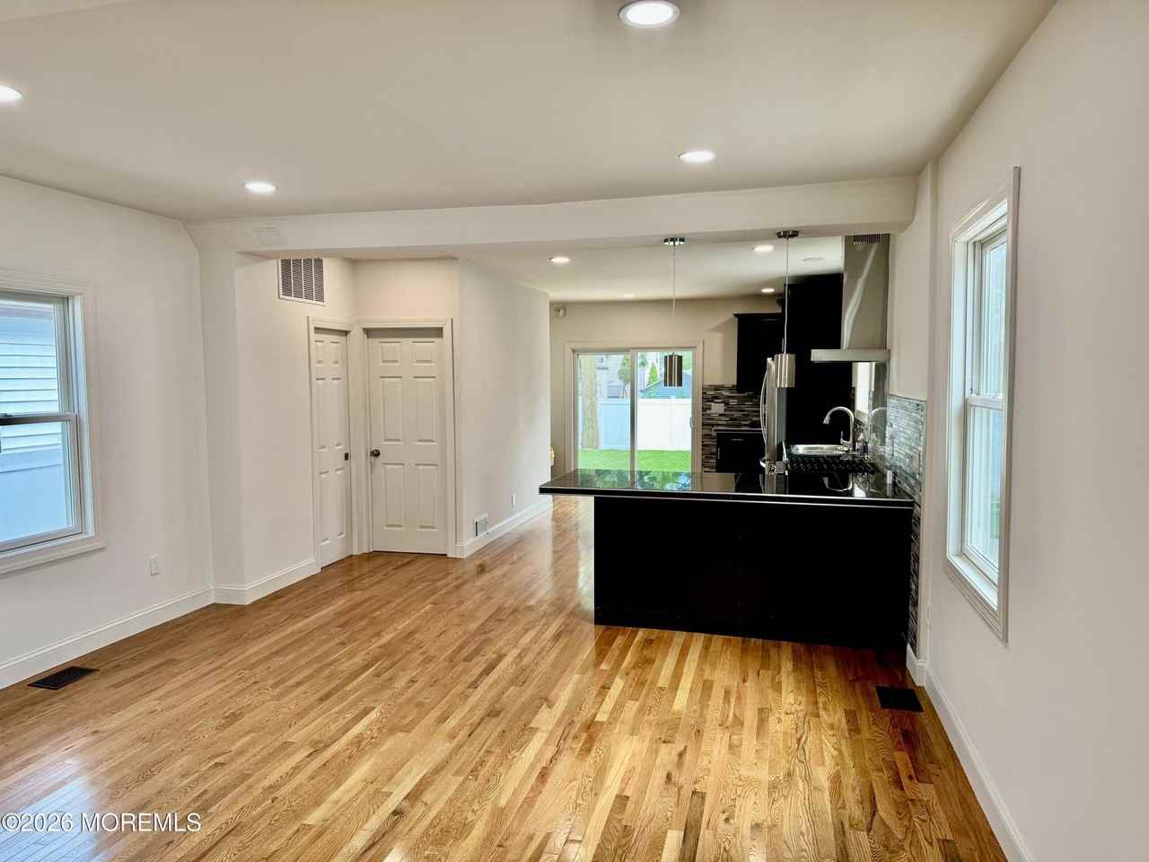 13 Locust Ave - Photo 5 of 21
