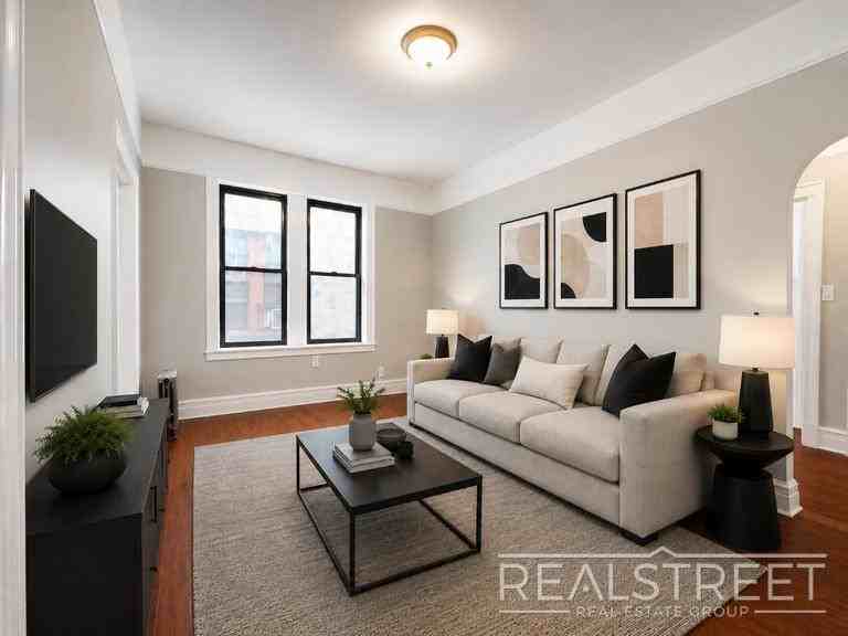 693 E New York Ave #2R - Photo 2 of 9