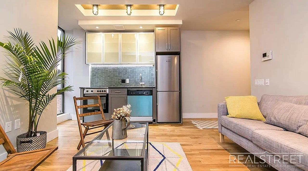 185 Leonard St #3A - Photo 4 of 20