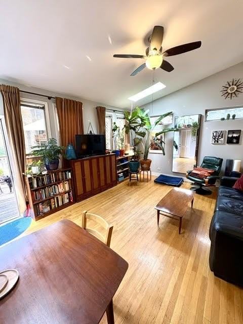 813 W Buena Ave - Photo 5 of 15