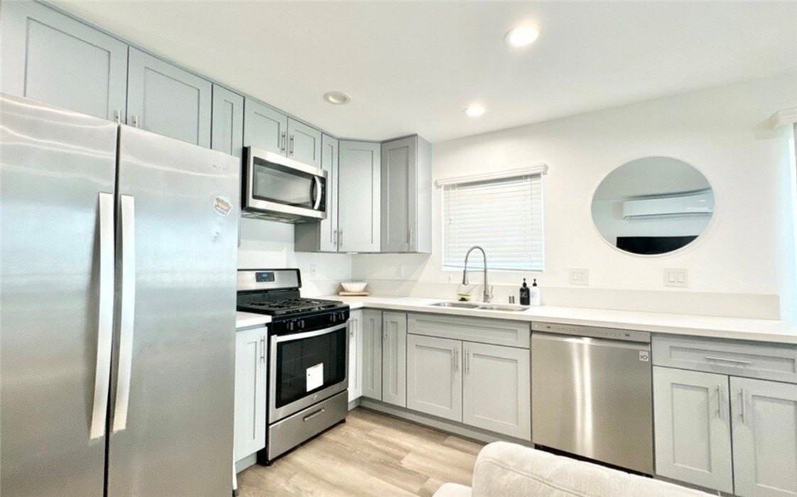 1877 W 20th St #1885-1-2 - Photo 4 of 26