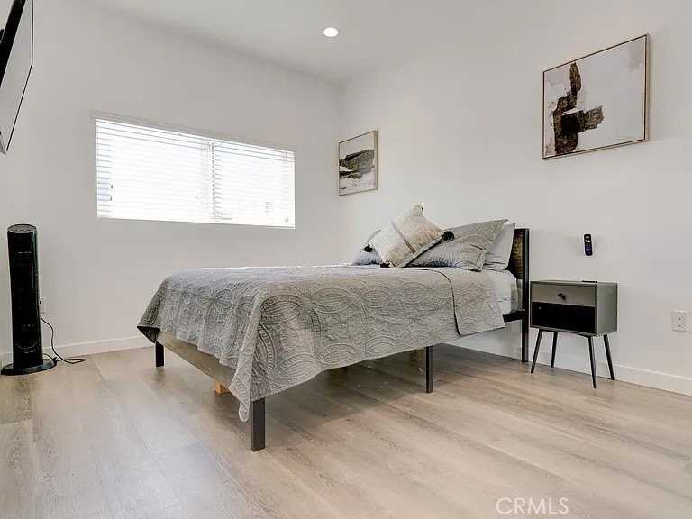 1877 W 20th St #1885-1-2 - Photo 5 of 26