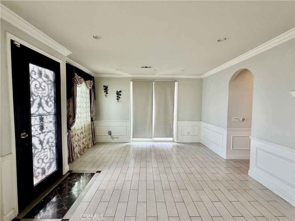 4431 Ellis Ln - Photo 4 of 20