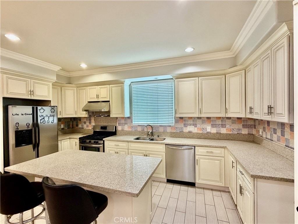 4431 Ellis Ln - Photo 7 of 20