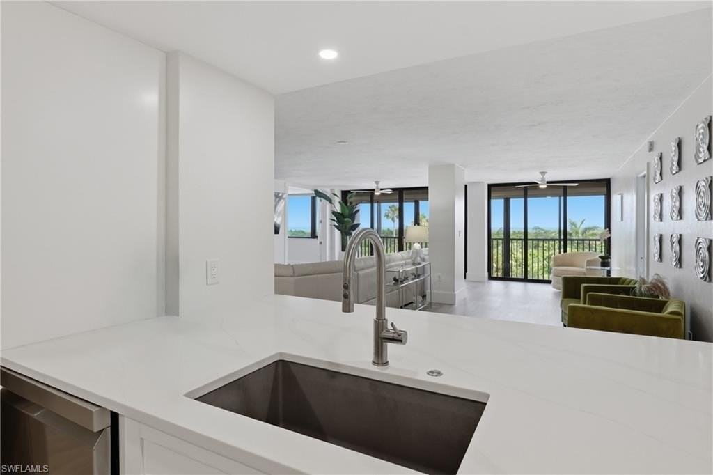 5601 Turtle Bay Dr #302 - Photo 4 of 38