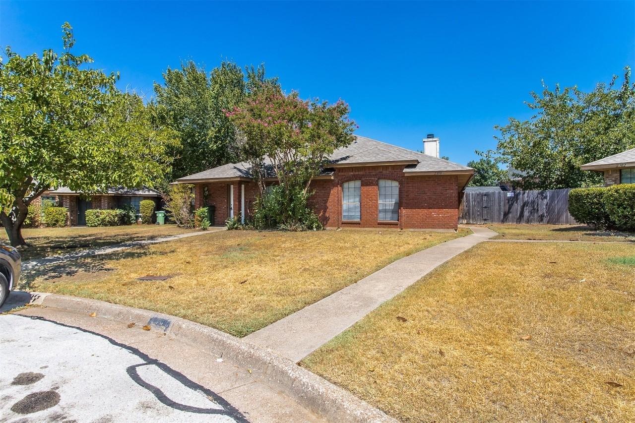 2301 Kingsford Ct - Photo 4 of 24