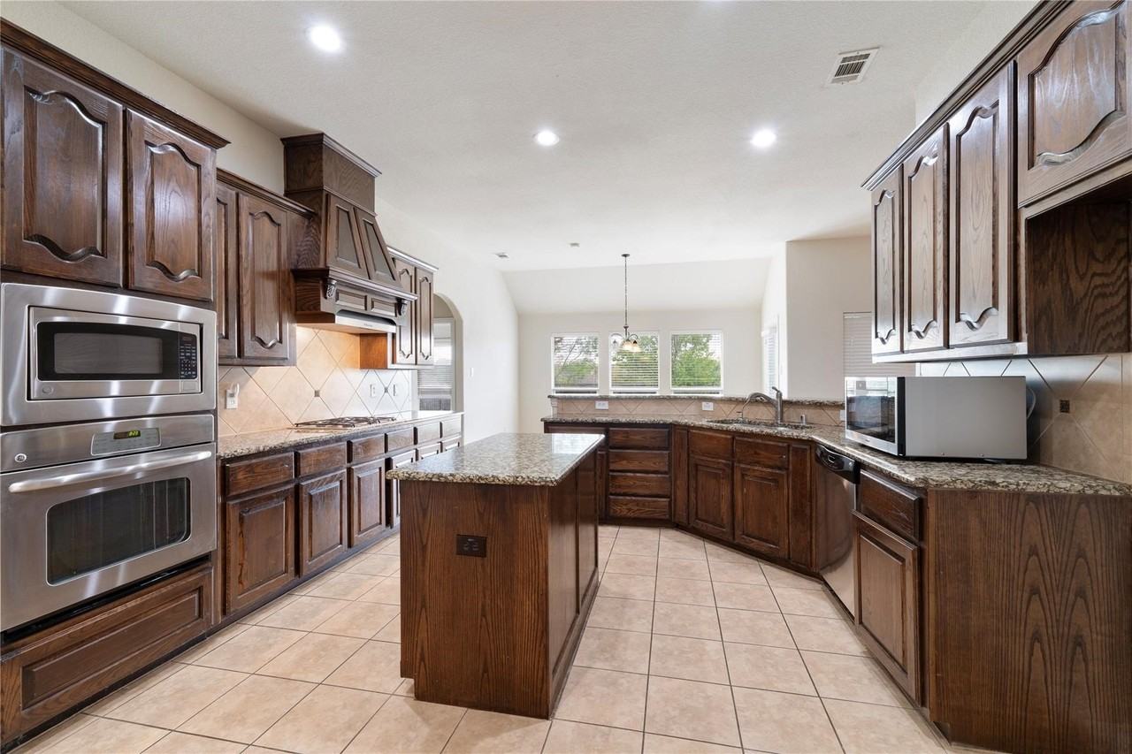 4013 Dalton Dr - Photo 3 of 36