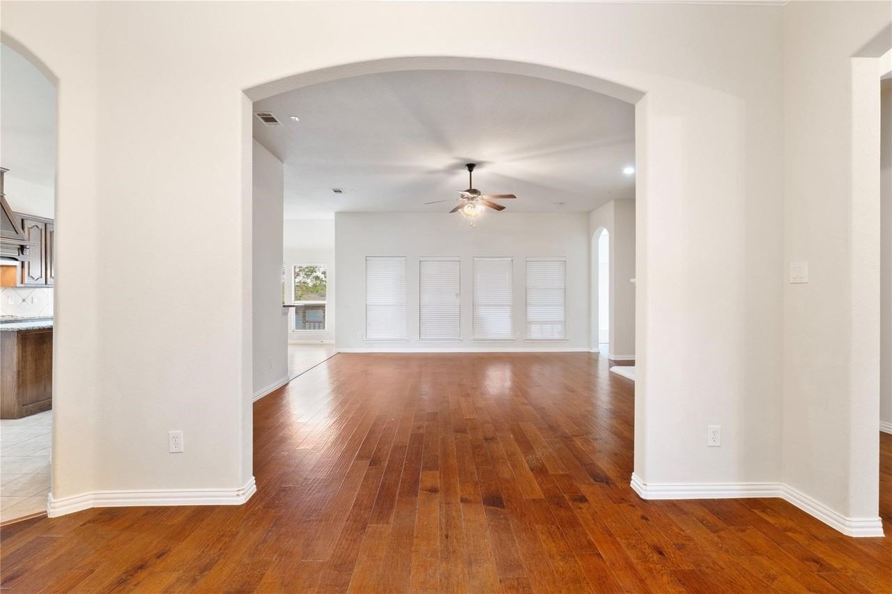 4013 Dalton Dr - Photo 4 of 36