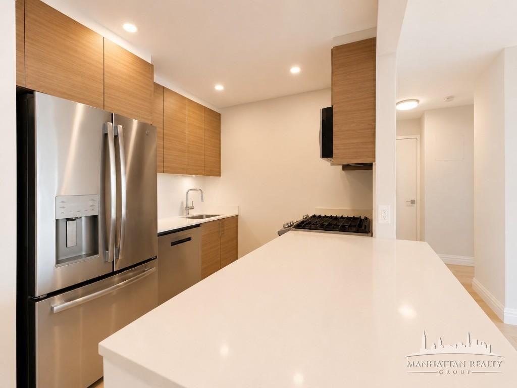 W 48th St #20F - Photo 2 of 10