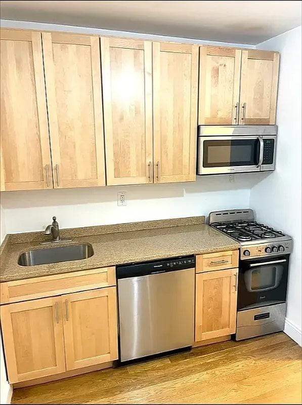 858 10th Ave #4N - Photo 4 of 5