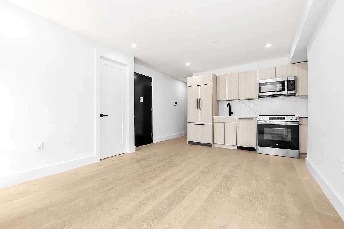20 E 13th St #4 - Photo 6 of 10