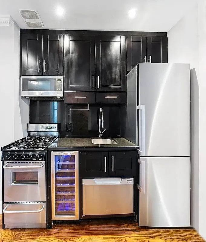 345 W 53rd St #1 - Photo 4 of 5