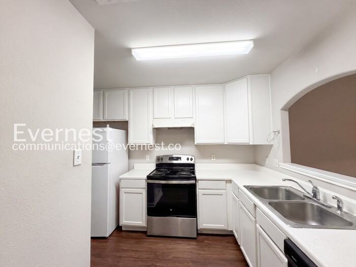 1011 Iola Dr - Photo 6 of 25