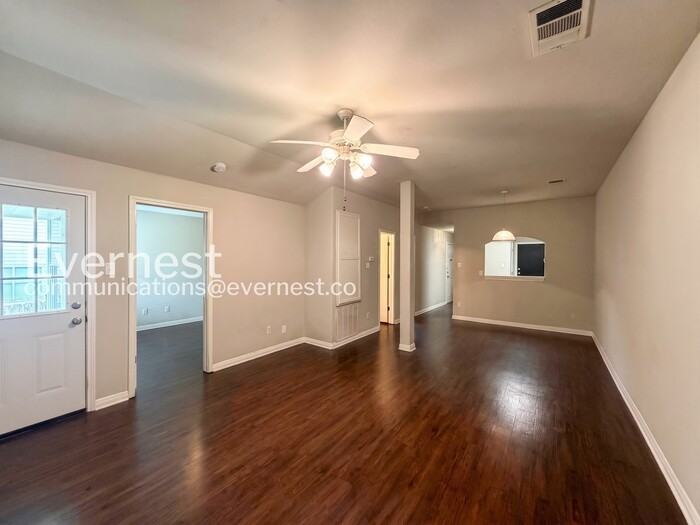 1011 Iola Dr - Photo 7 of 25