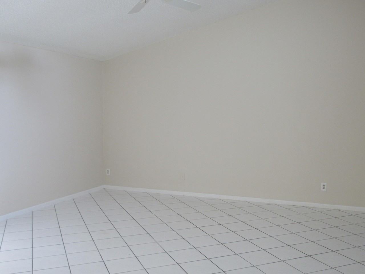 1065 Manor Dr - Photo 2 of 19