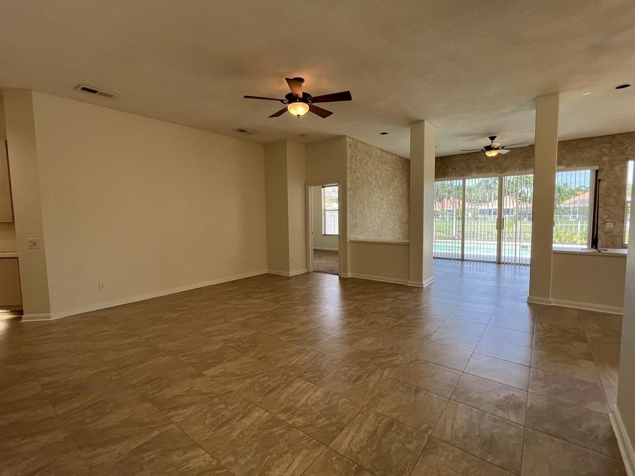 244 Hampton Pl - Photo 4 of 31