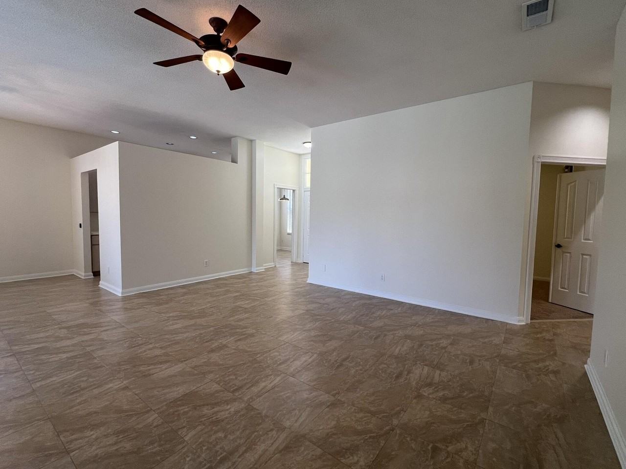 244 Hampton Pl - Photo 5 of 31