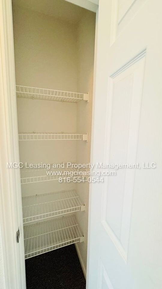 5913 Ne 42nd St - Photo 5 of 17