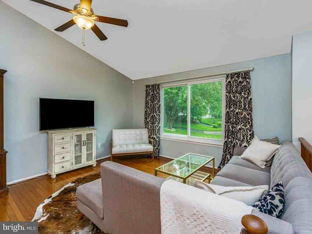 3827 Dittany Ct - Photo 4 of 35