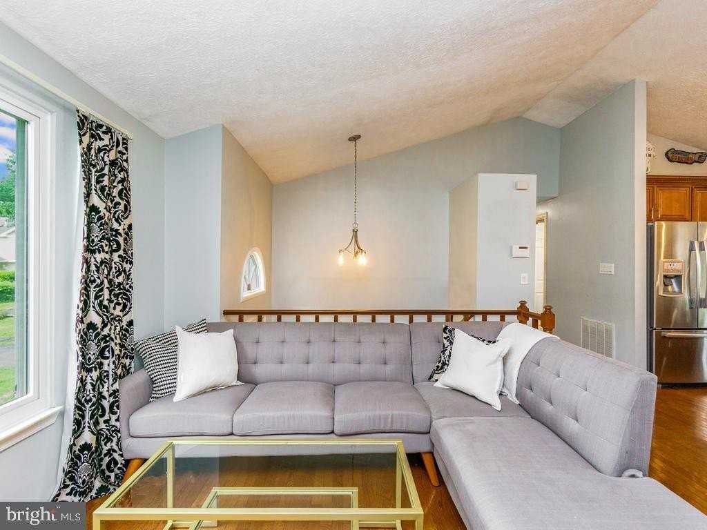 3827 Dittany Ct - Photo 5 of 35