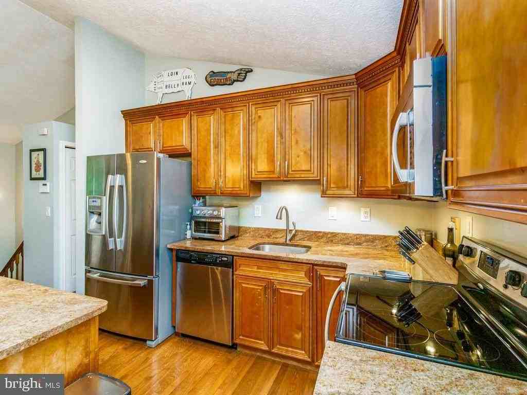 3827 Dittany Ct - Photo 6 of 35