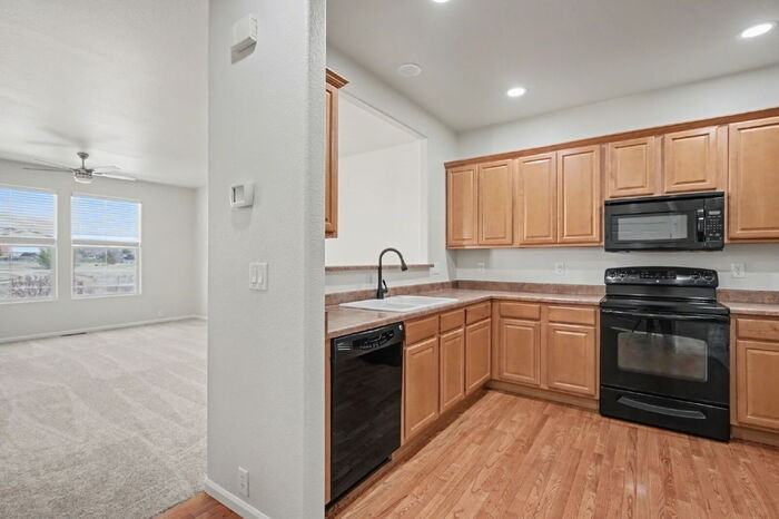 7125 Red Sand Grv - Photo 6 of 28