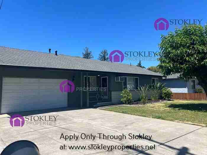 1301 Traynor Rd - Photo 2 of 24