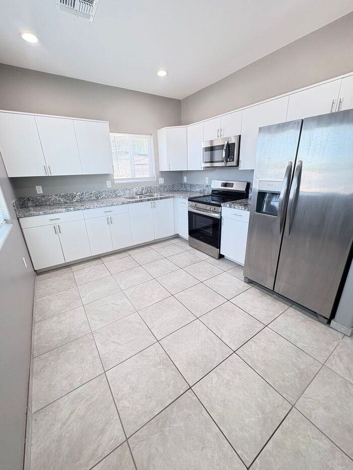 4013 E 22nd St #2 - Photo 7 of 16