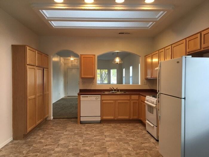 5519 Fence Lake Dr Ne - Photo 4 of 20