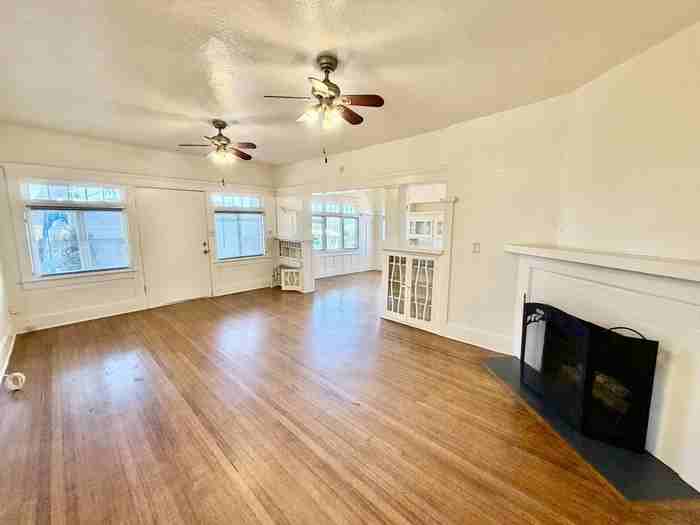 1905 32nd St - Photo 3 of 13