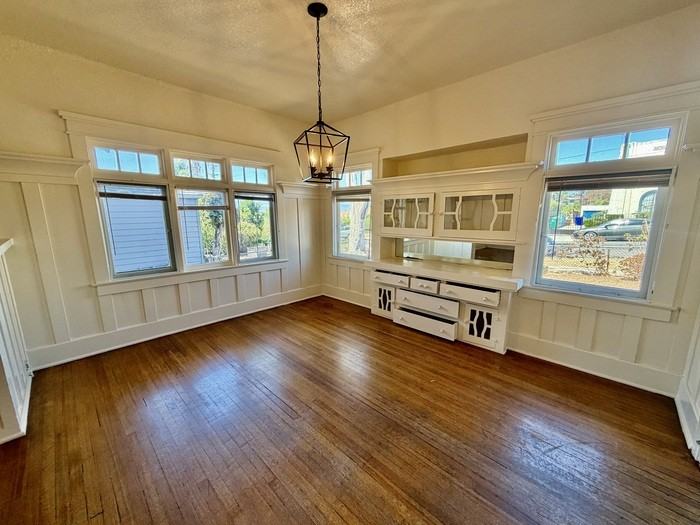 1905 32nd St - Photo 4 of 13